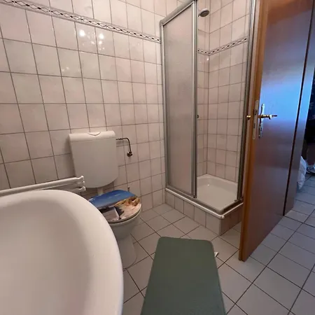 Am Nuerburgring 아파트 *